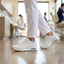 Zapatilla Ocupacional Mujer Skechers Work Uno SR Blanco en uso en clínica dental