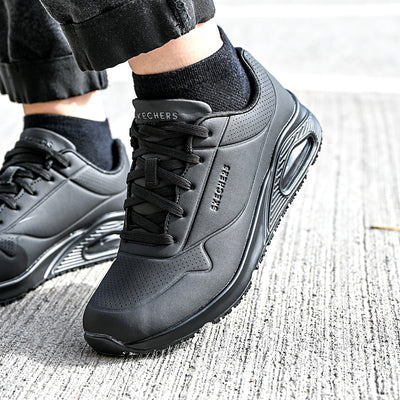 Zapatillas ocupacionales Skechers Work mujer en uso